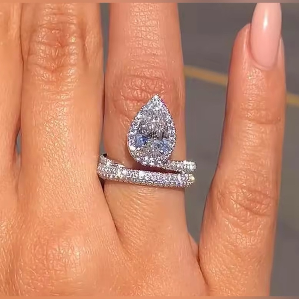 Trendy Luxury Pear Shaped CZ Ring Gold Plated